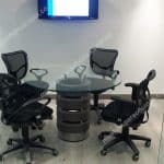 mesa de juntas redonda en cristal